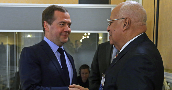 Ricardo Cabrisas Ruiz, ministro de Economía y Planificación de Cuba con Dmitry Medvedev