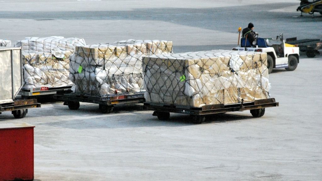 Muelle de carga de mercancías de un aeropuerto