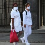 Dos enfermeras en La Habana