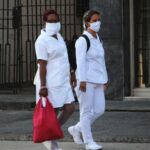Dos enfermeras en La Habana