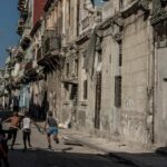 Niños jugando en La Habana