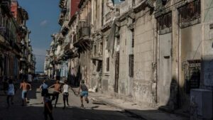Niños jugando en La Habana
