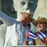 El presidente cubano Miguel Díaz-Canel (I) y el primer secretario del Partido Comunista Cubano, Raul Castro (D), el 1 de mayo de 2019, en La Habana