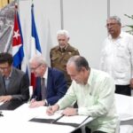 Francia y Cuba firman un acuerdo para acelerar el desarrollo de energías renovables en la isla