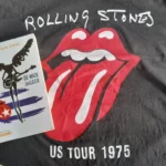 'La hija cubana de Mick Jagger' de Patricio Ortiz, colocado sobre una camiseta de los Rolling Stones.