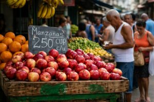Venta de manzanas en un mercado cubano con precios visibles.