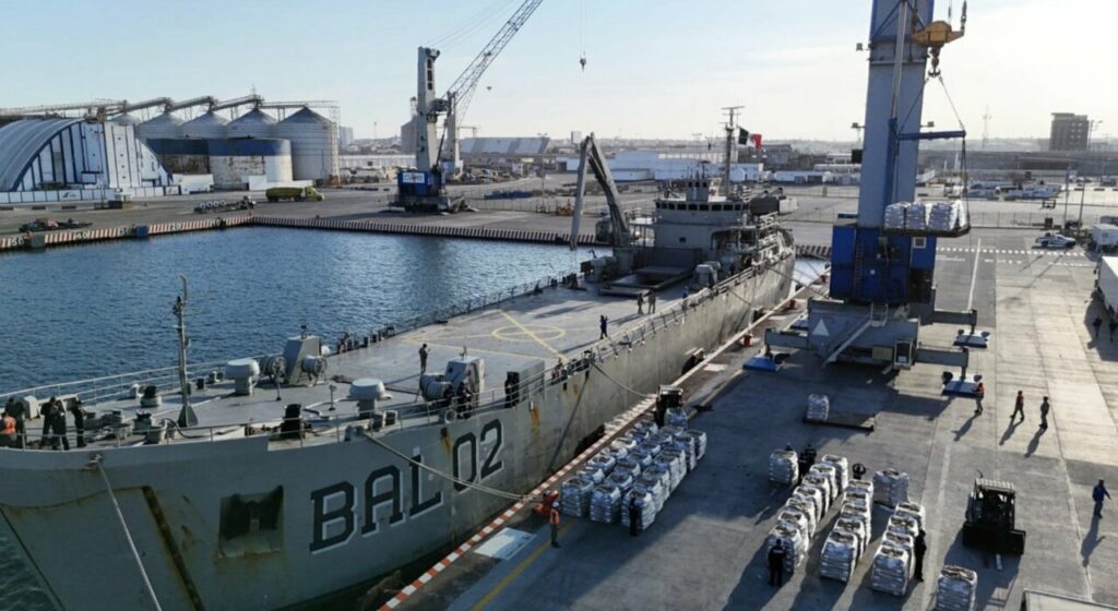 Buque mexicano con ayuda humanitaria para Cuba (Foto: Armada de México)